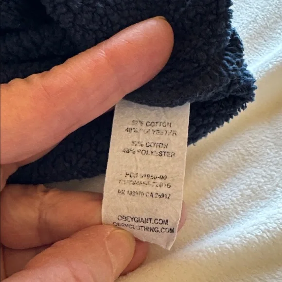 Obey sweatshirt - Picture 8 of 8